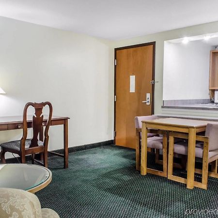 Econo Lodge Inn & Suites Denver Esterno foto