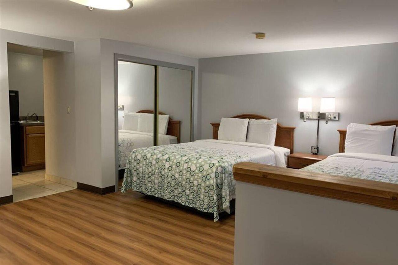 Econo Lodge Inn & Suites Denver Esterno foto