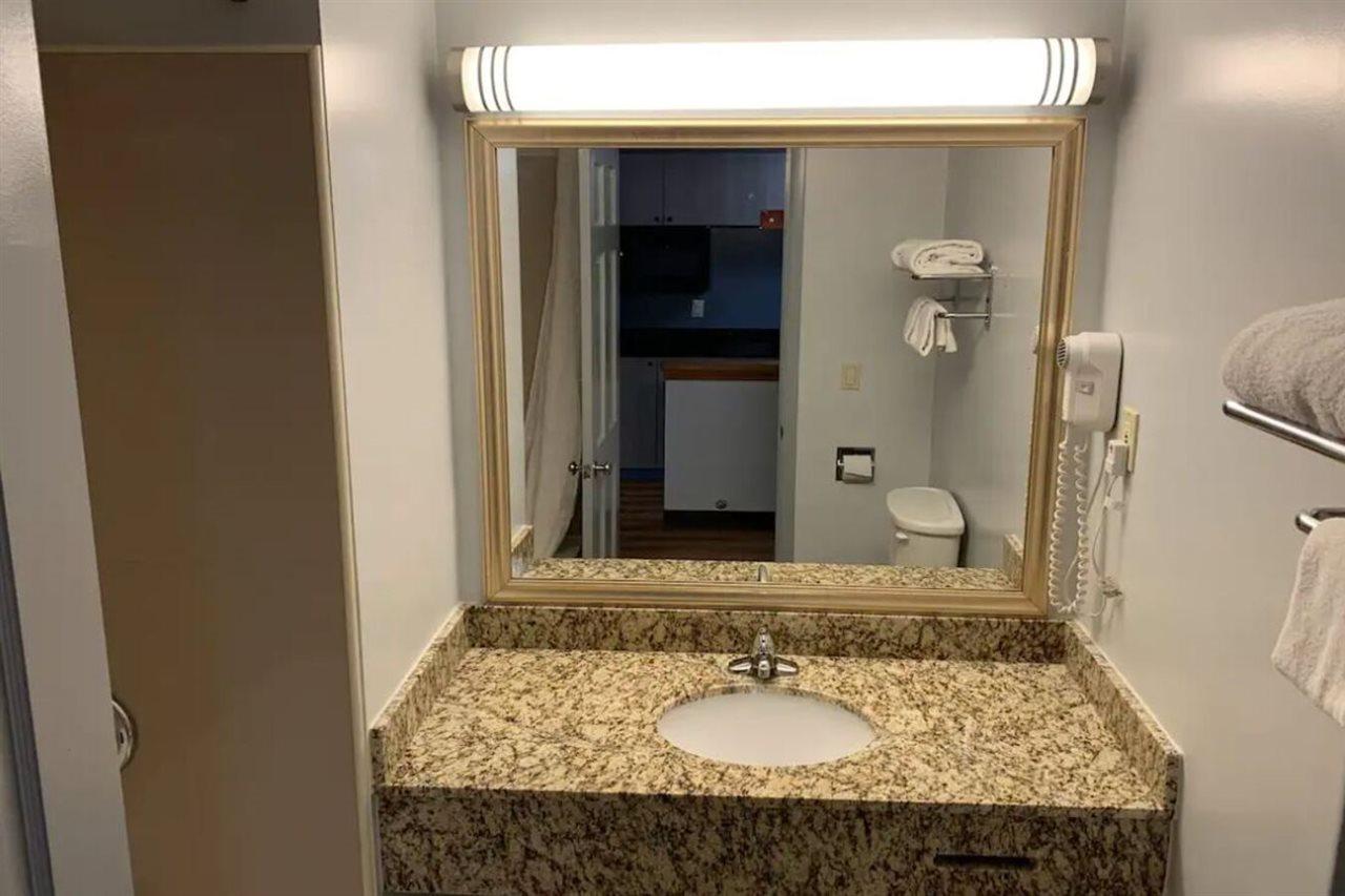 Econo Lodge Inn & Suites Denver Esterno foto