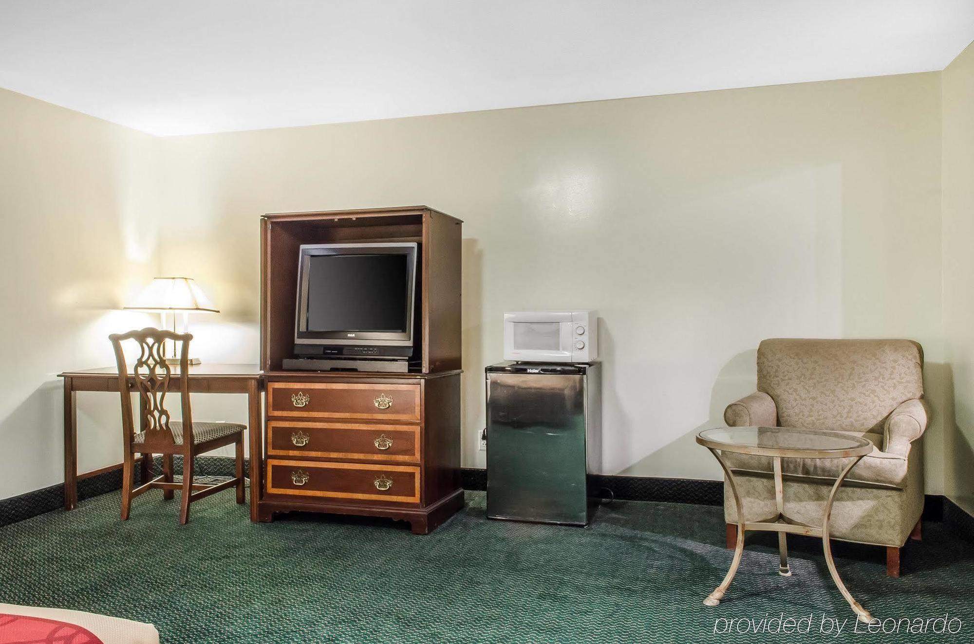 Econo Lodge Inn & Suites Denver Esterno foto