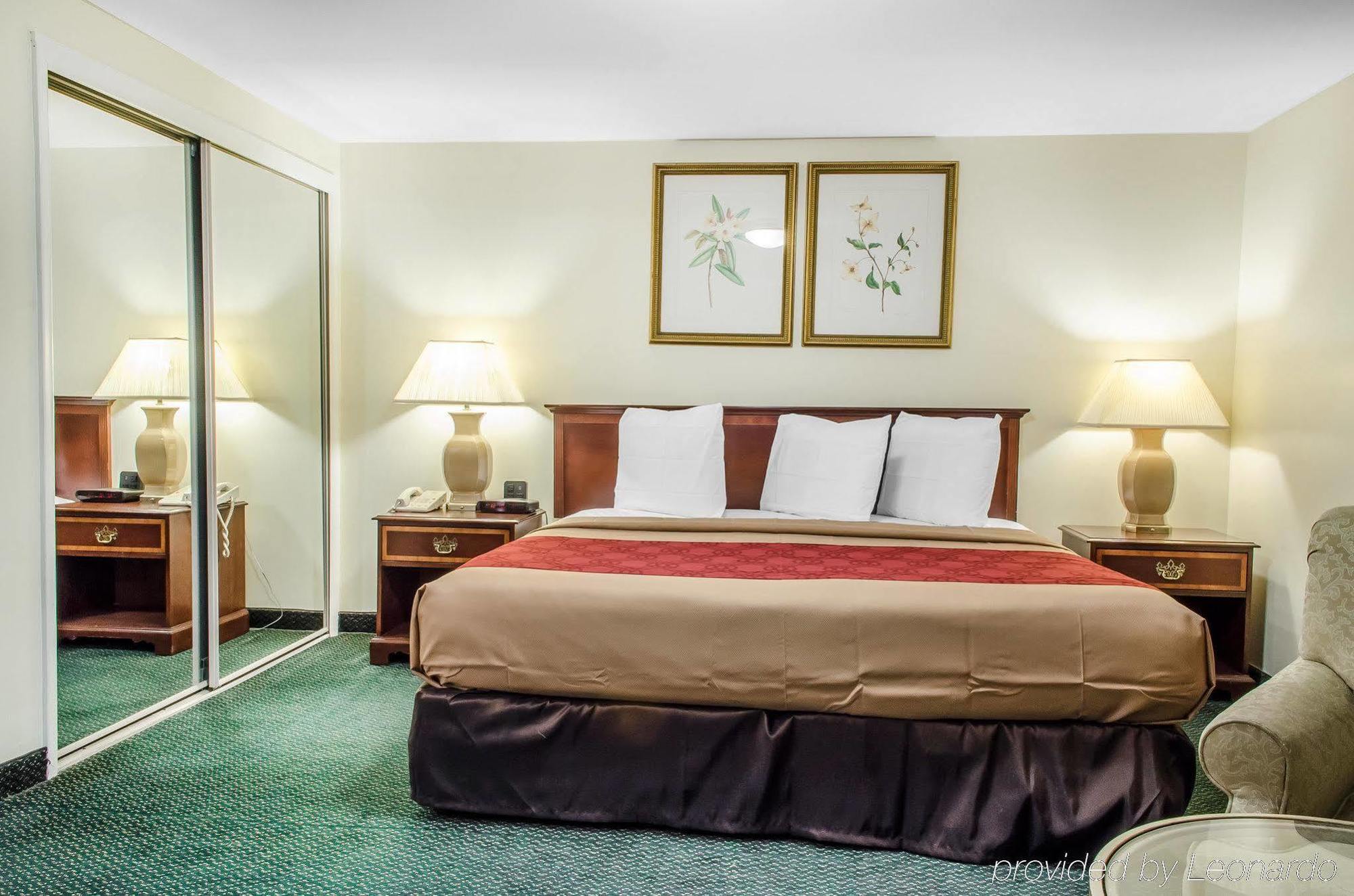 Econo Lodge Inn & Suites Denver Esterno foto