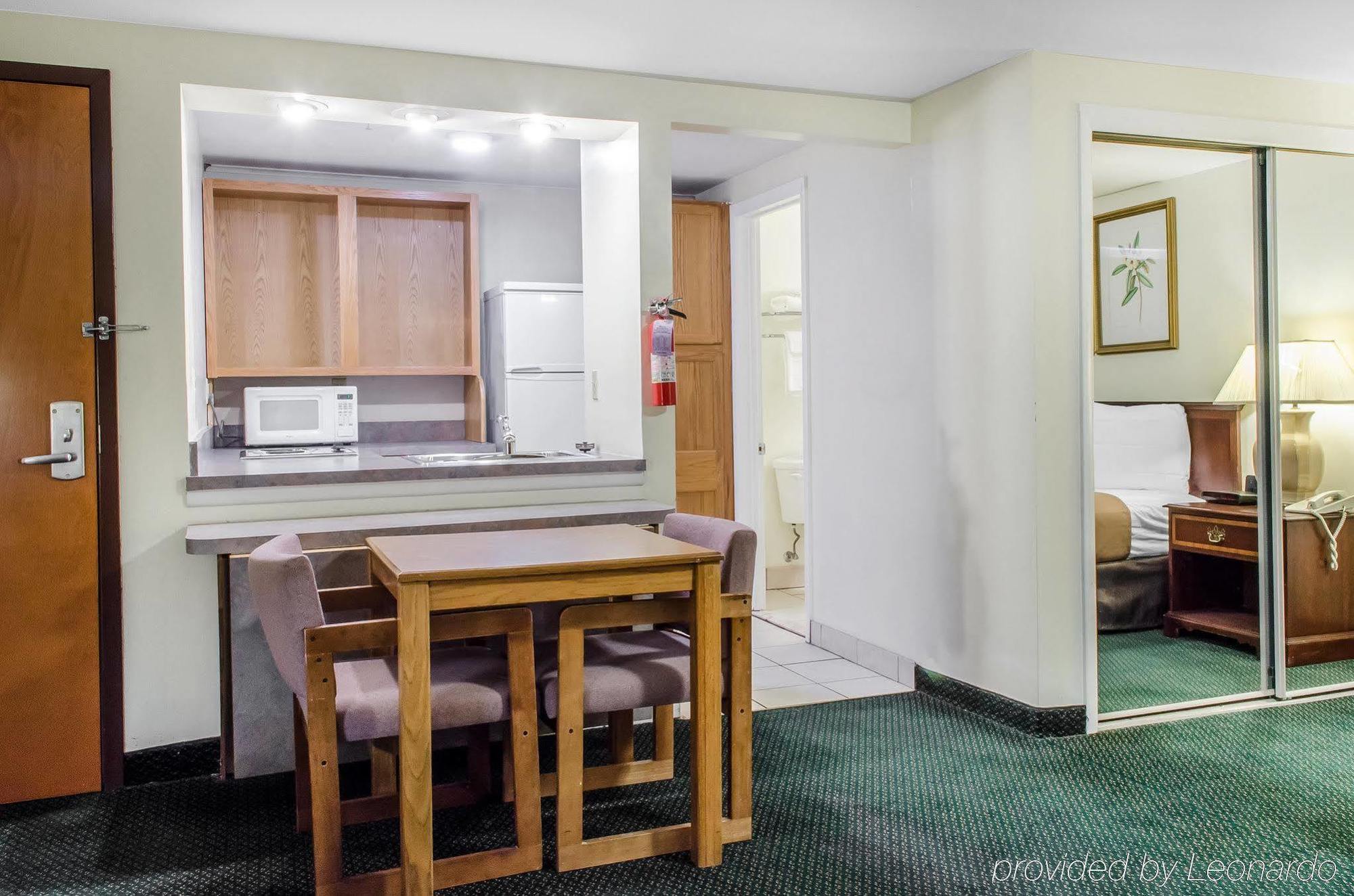 Econo Lodge Inn & Suites Denver Esterno foto
