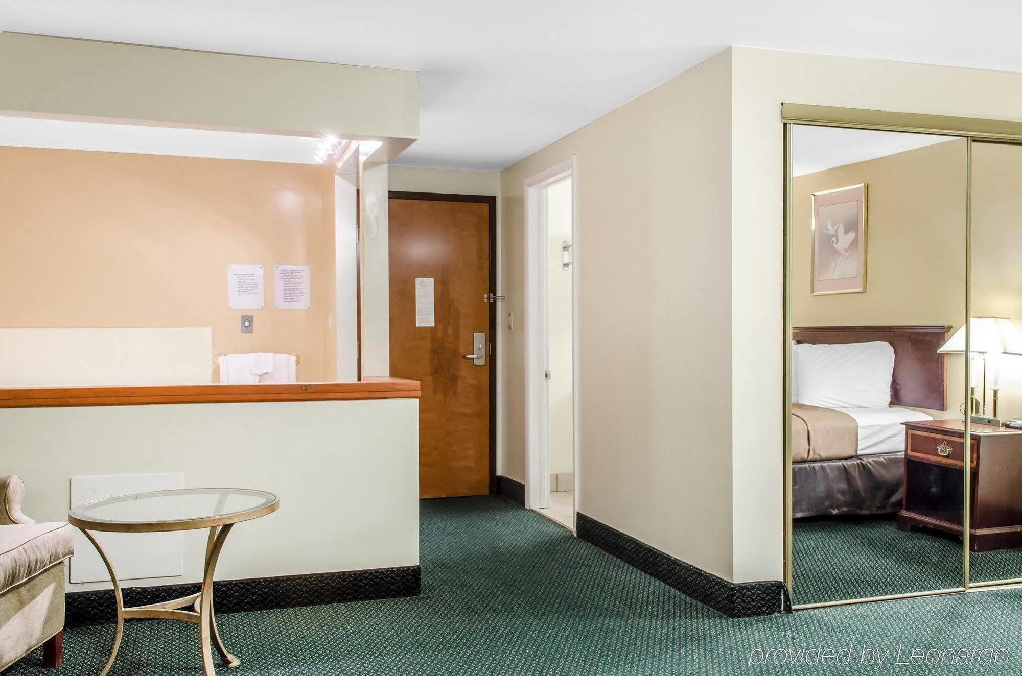 Econo Lodge Inn & Suites Denver Esterno foto