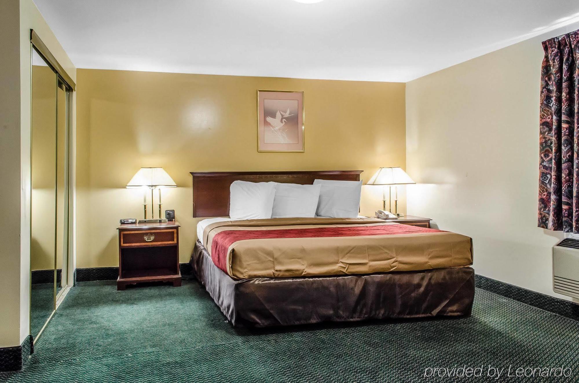 Econo Lodge Inn & Suites Denver Esterno foto