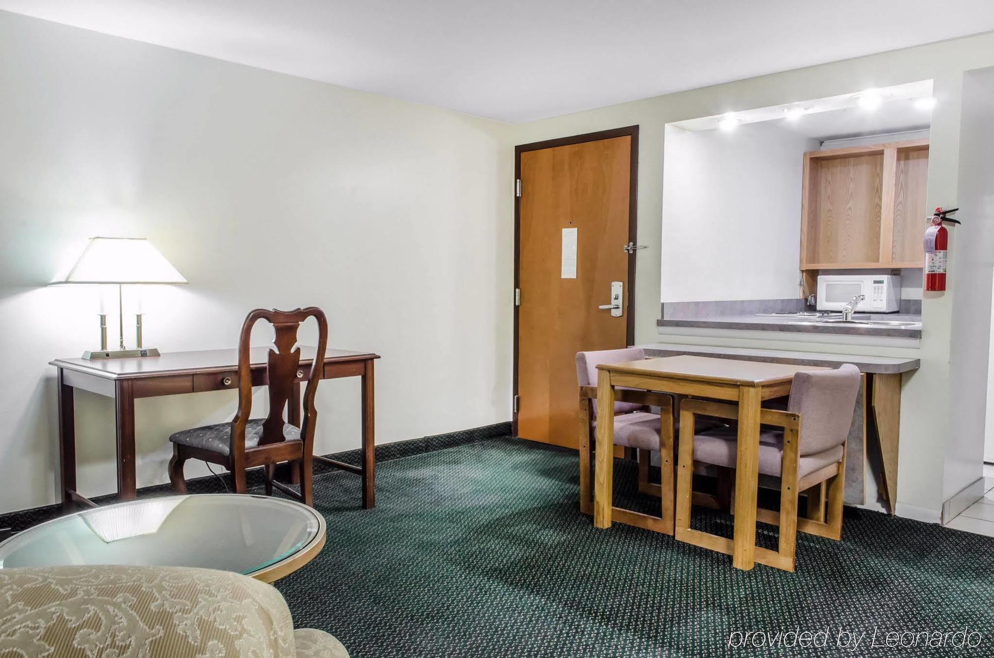 Econo Lodge Inn & Suites Denver Esterno foto
