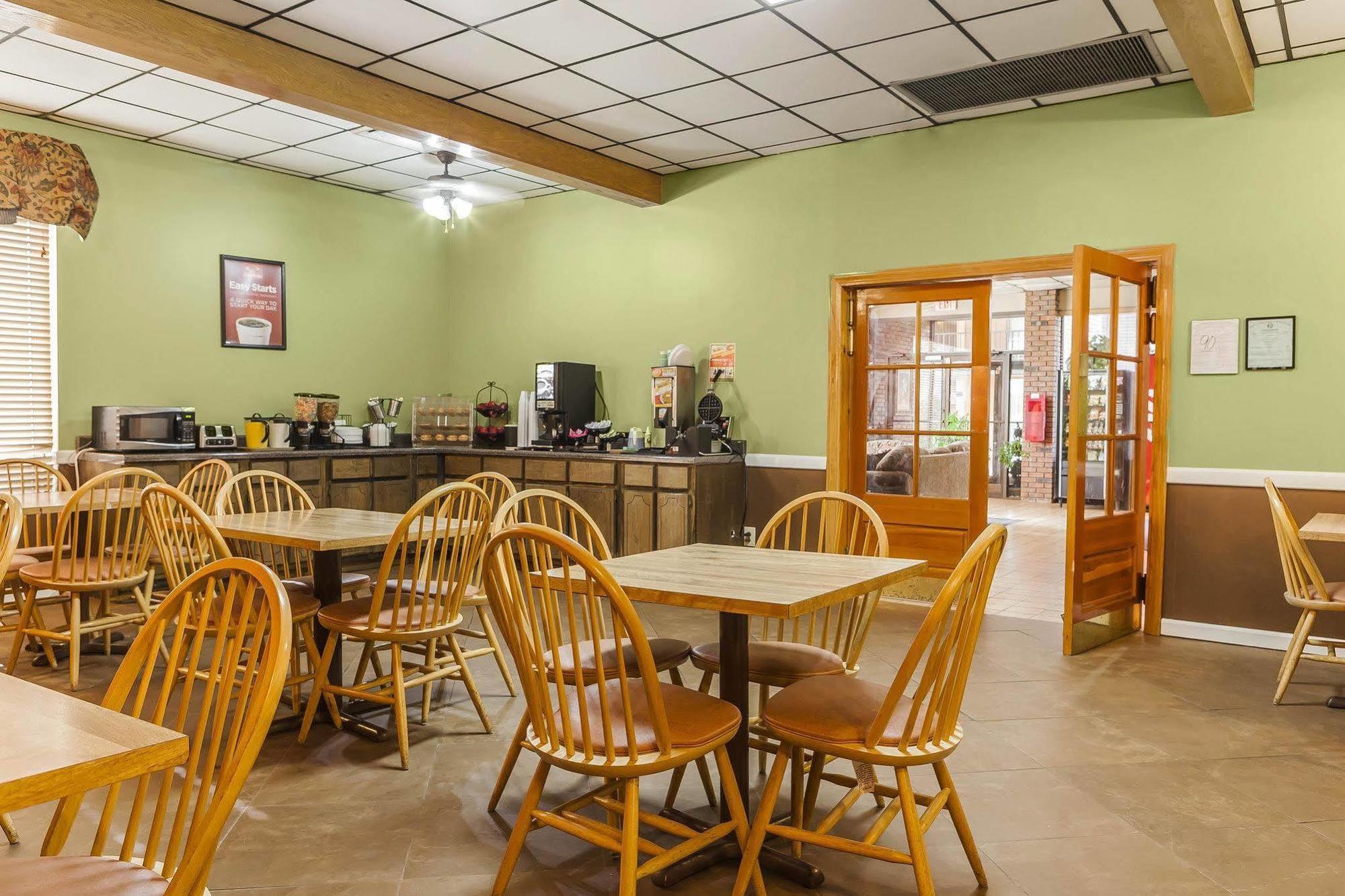 Econo Lodge Inn & Suites Denver Esterno foto