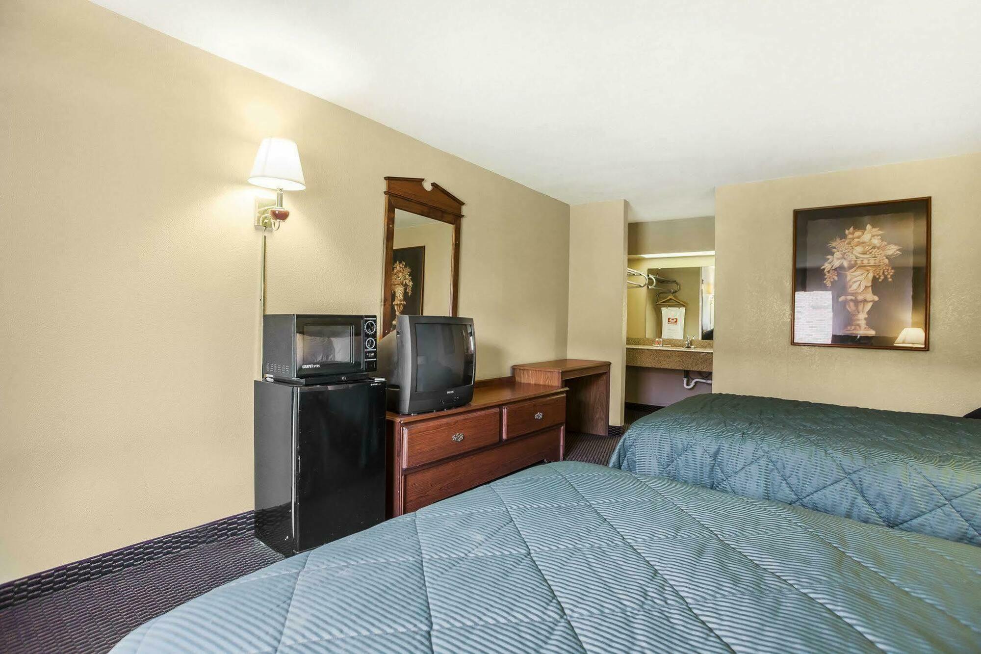 Econo Lodge Inn & Suites Denver Esterno foto