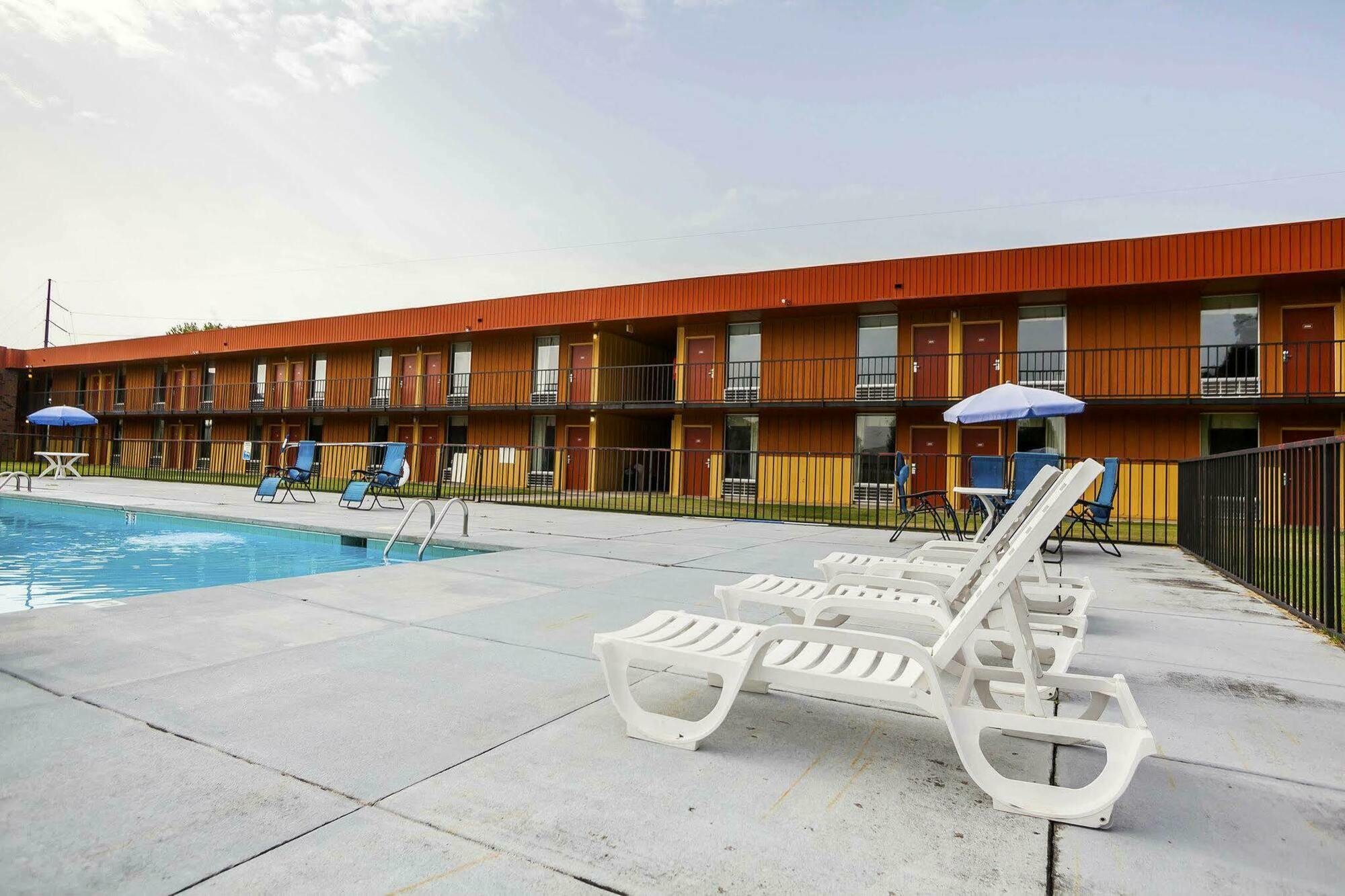 Econo Lodge Inn & Suites Denver Esterno foto